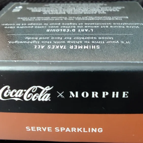 COCA-COLA X MORPHE GLOWING PLACES LOOSE HIGHLIGHTER - SERVE SPARKLING